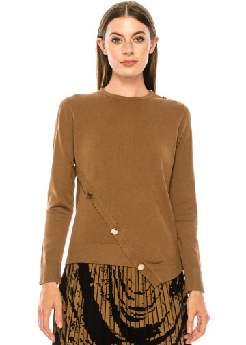 Button decor basic sweater in camel
