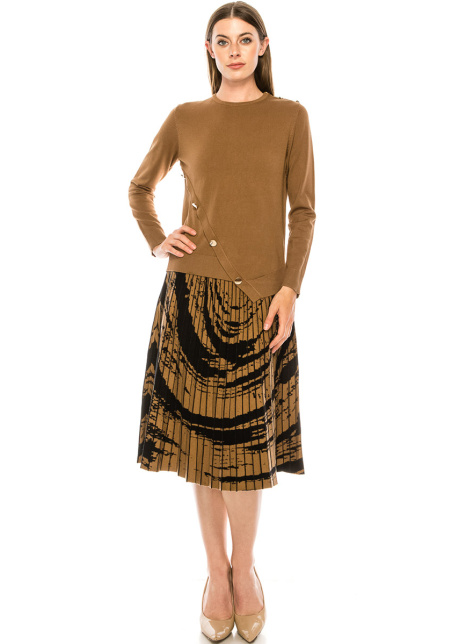 Button decor basic sweater in camel