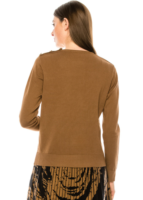 Button decor basic sweater in camel