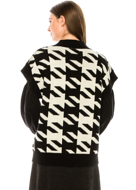 V-neck knitted vest in black