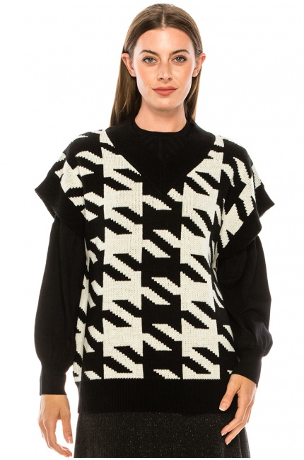V-neck knitted vest in black