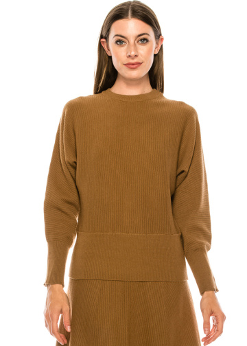 Slim sweater with voluminous sleeves in camel