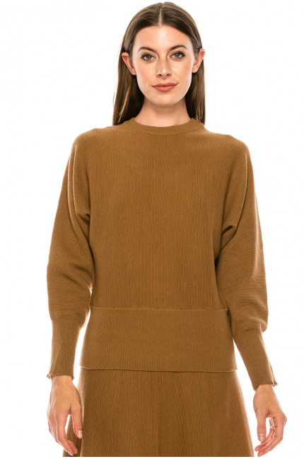 Slim sweater with voluminous sleeves in camel