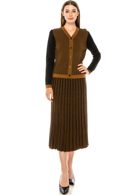 Buttoned sweater in black and rust