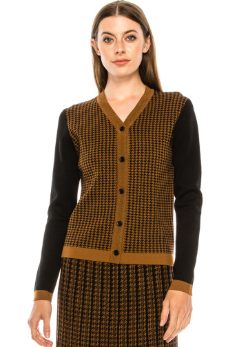 Buttoned sweater in black and rust