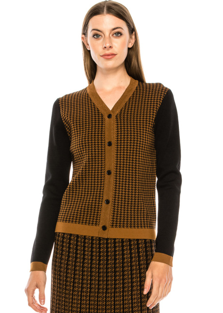 Buttoned sweater in black and rust
