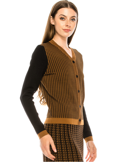 Buttoned sweater in black and rust