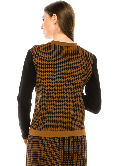 Buttoned sweater in black and rust