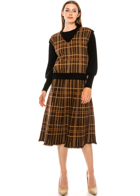 Two-layer camel and black sweater
