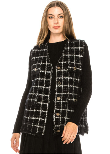 Buttoned checkered vest in black and white