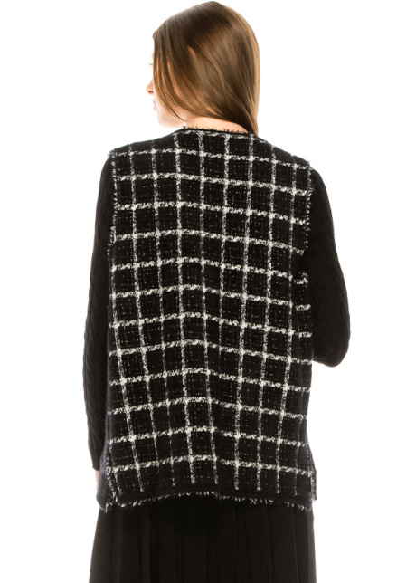 Buttoned checkered vest in black and white
