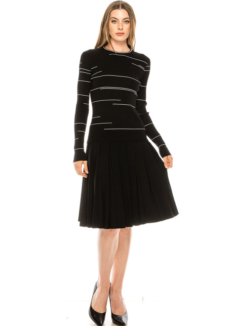 Crew neck ribbed sweater in black and white