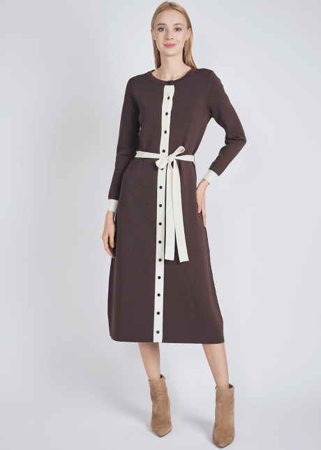 Chic Knit Dress in Brown with Contrasting White Details