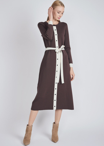 Chic Knit Dress in Brown with Contrasting White Details