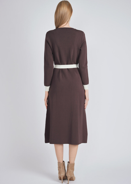 Chic Knit Dress in Brown with Contrasting White Details