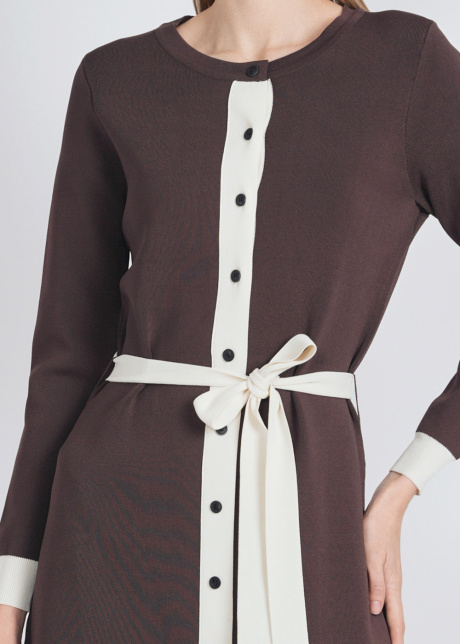 Chic Knit Dress in Brown with Contrasting White Details