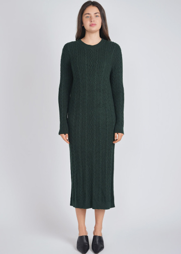 Elegant Embrace: Green Dress in Cable Knit