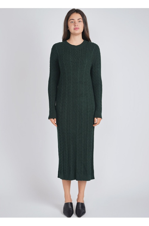 Elegant Embrace: Green Dress in Cable Knit