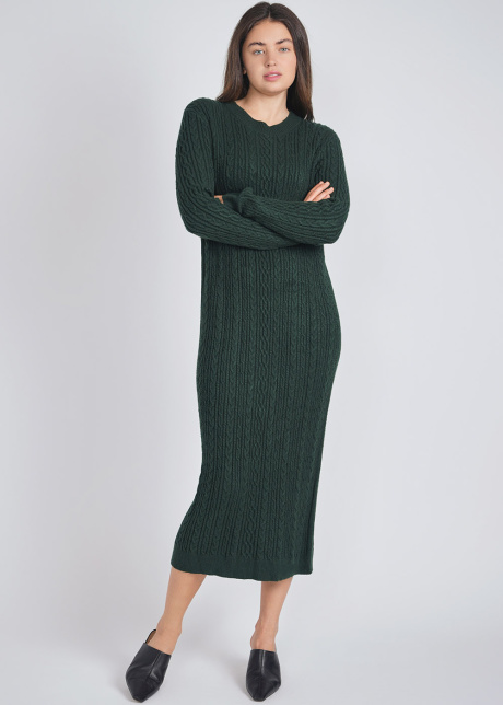 Elegant Embrace: Green Dress in Cable Knit