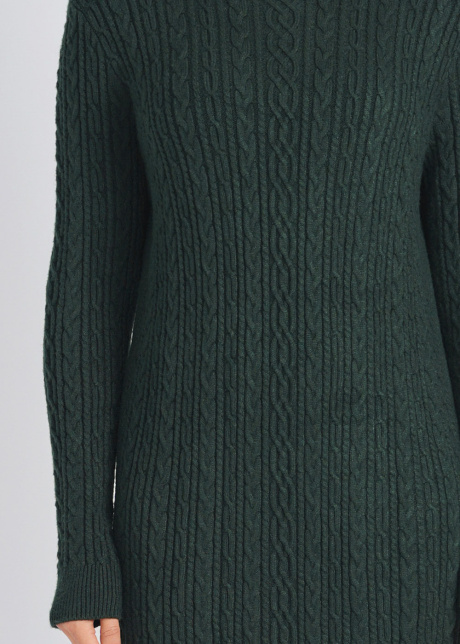 Elegant Embrace: Green Dress in Cable Knit