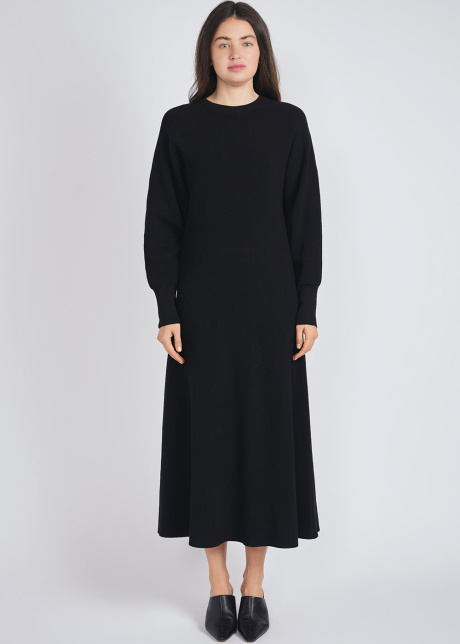 Sleek Black Dress in Ribbed Knit Design