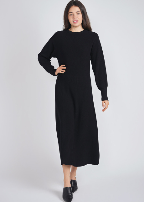 Sleek Black Dress in Ribbed Knit Design