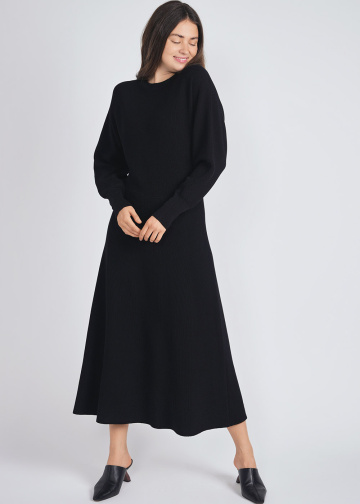Sleek Black Dress in Ribbed Knit Design