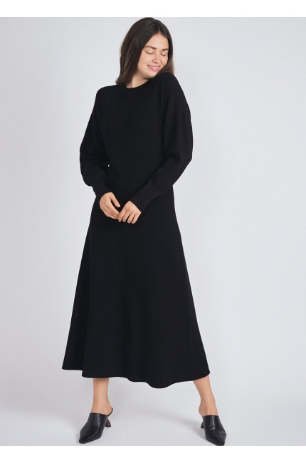 Sleek Black Dress in Ribbed Knit Design