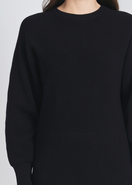Sleek Black Dress in Ribbed Knit Design