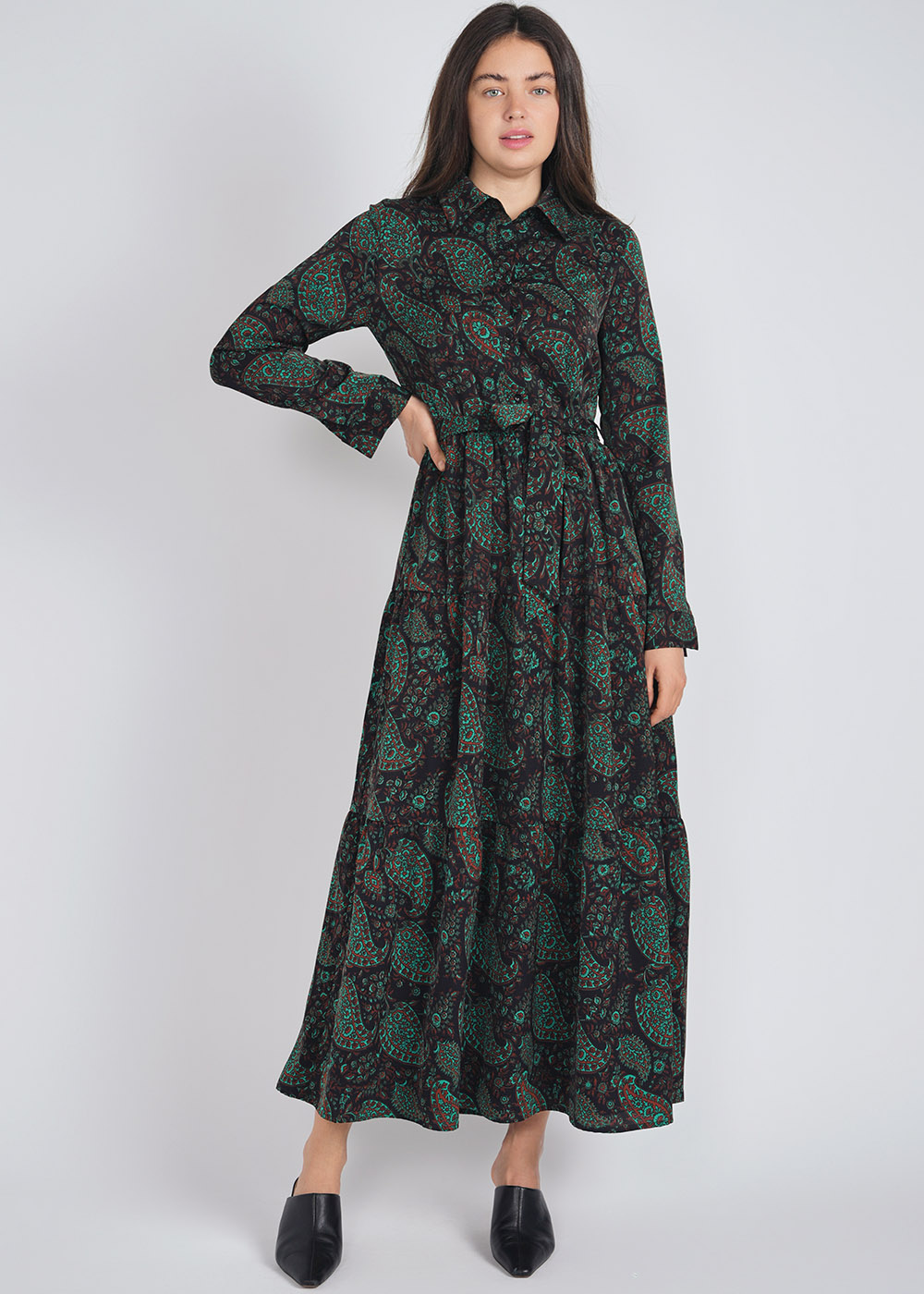 Abstract Elegance: Green Dress with Classic Collar