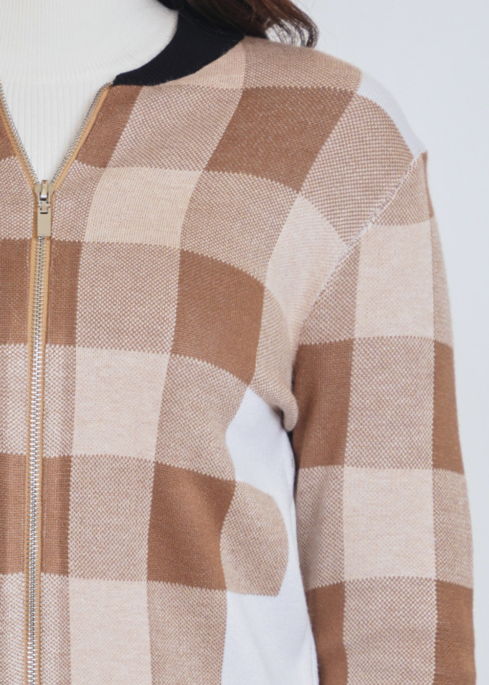 Camel Zip-Up Cardigan with Gentle Checkered Appeal