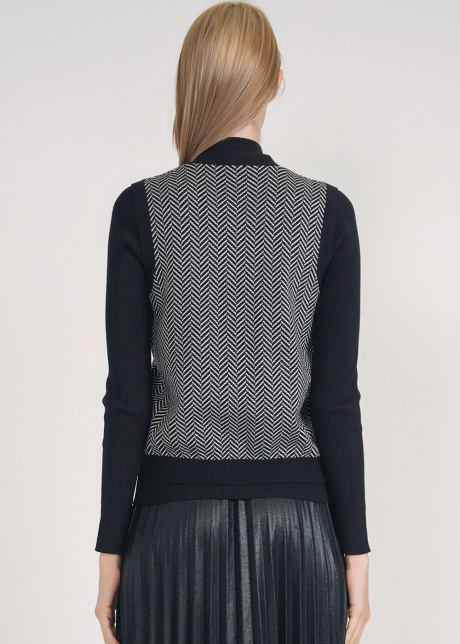 Graphic Play: V-Neck Vest in Black & White Zig Zag