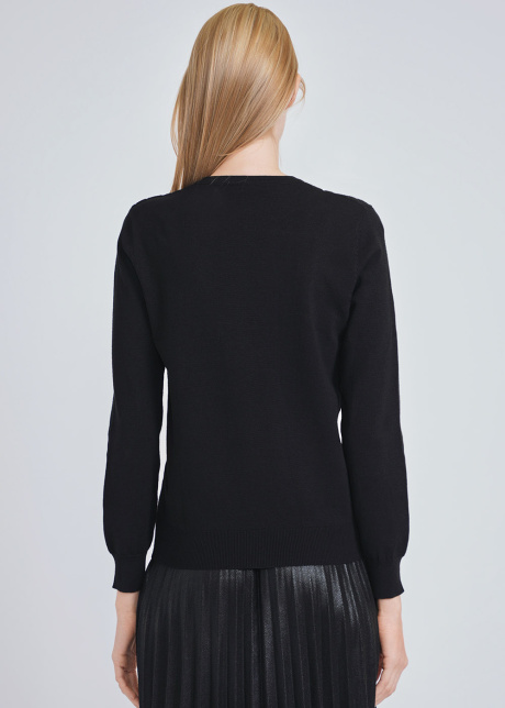 Black Sweater: Relaxed Knit, Effortless Look