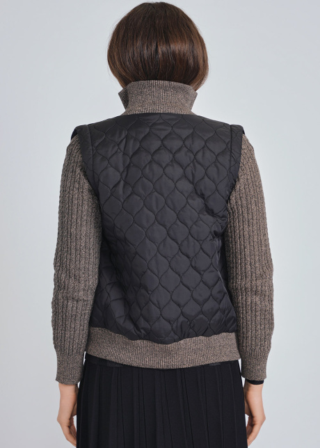Black & Brown Masterpiece: Quilted Base with Cable Knit Touches