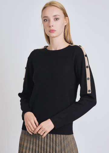 Trendy Black Sweater: Knit Texture & Sleeve Buttons