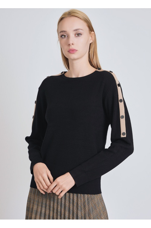 Trendy Black Sweater: Knit Texture & Sleeve Buttons
