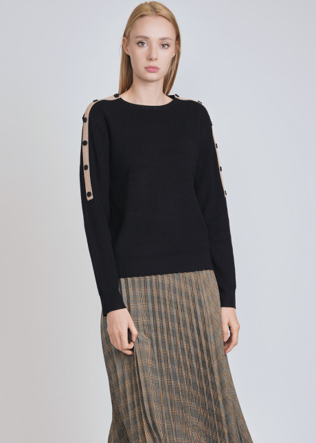 Trendy Black Sweater: Knit Texture & Sleeve Buttons