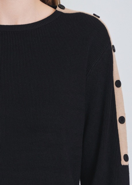 Trendy Black Sweater: Knit Texture & Sleeve Buttons