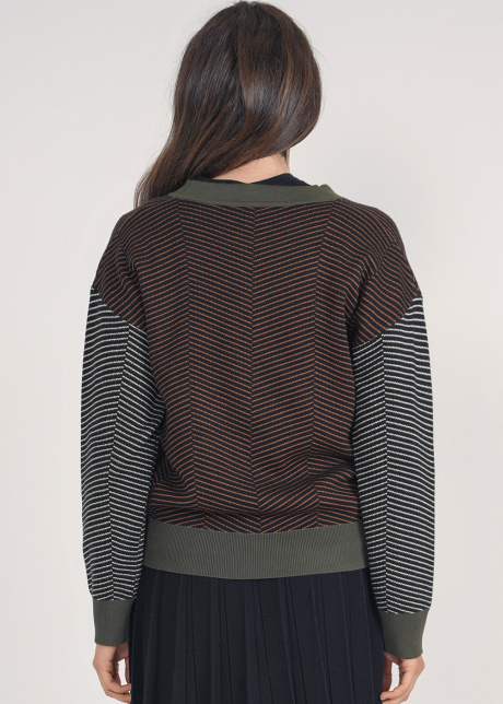 Buttoned Cardigan with Delicate Linear Design