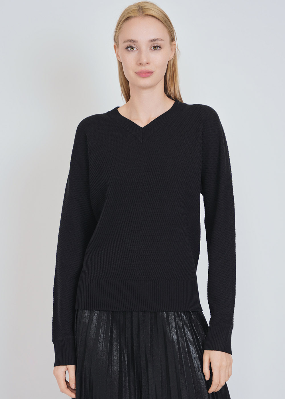Stylish Black V-Neck Sweater in Ribbed Knit