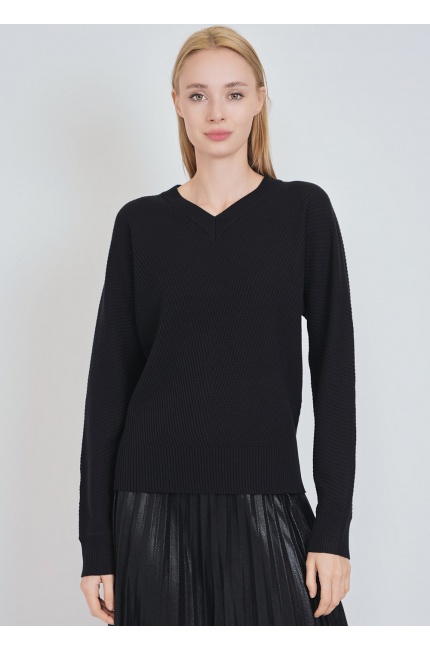 Stylish Black V-Neck Sweater in Ribbed Knit