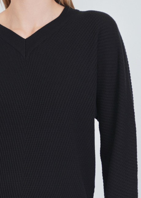 Stylish Black V-Neck Sweater in Ribbed Knit