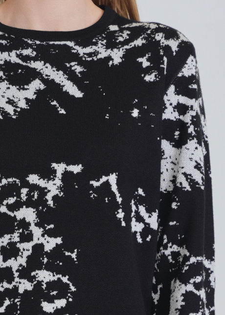 Black Crewneck Top with White Detailing