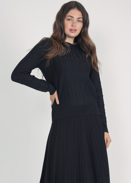 Black Knit Sweater: Relaxed Silhouette