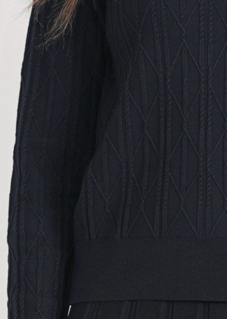 Black Knit Sweater: Relaxed Silhouette