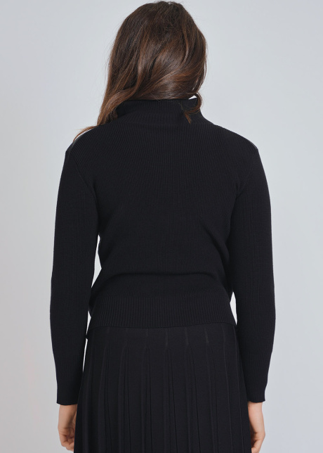 Zippered Black Cardigan with Quilted Elegance & Stand Neck