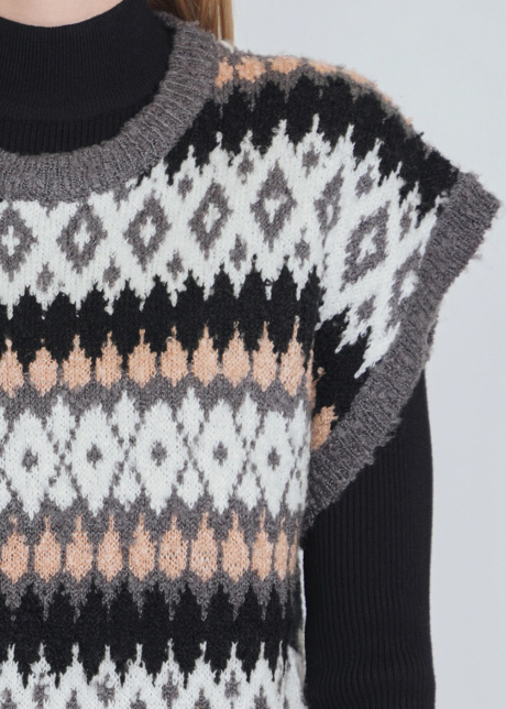 Warm Grey Vest with Classic Pattern