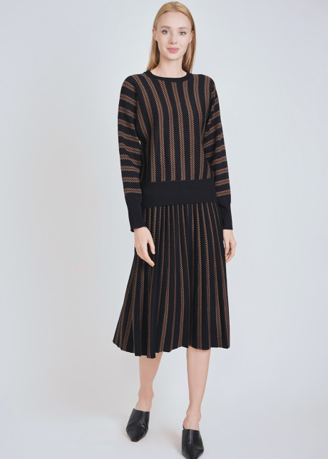 Refined Black Knit with Camel Features
