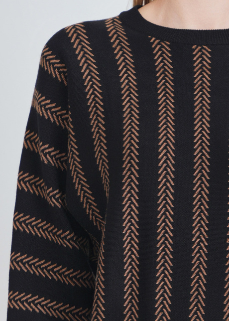Refined Black Knit with Camel Features