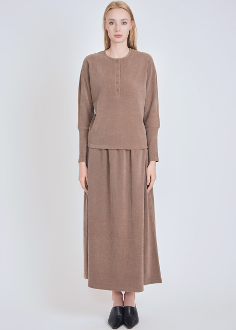 Ribbed Camel Long Sleeve Tee: Timeless Comfort